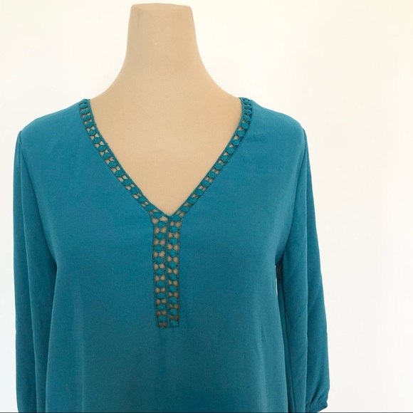 {Everly} 3/4 Sleeve Top - Picture 2 of 7